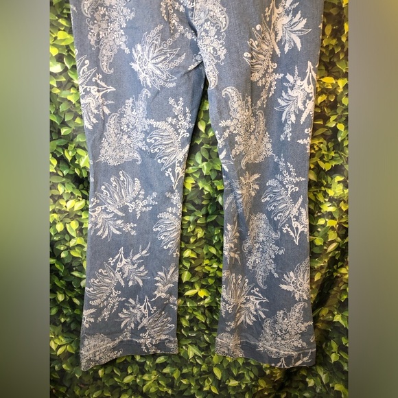 Floral Patterned Blue Jeans size 16 - Picture 12 of 16